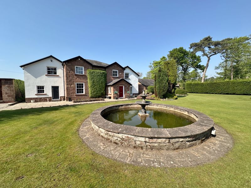6 bedroom detached house for sale 0