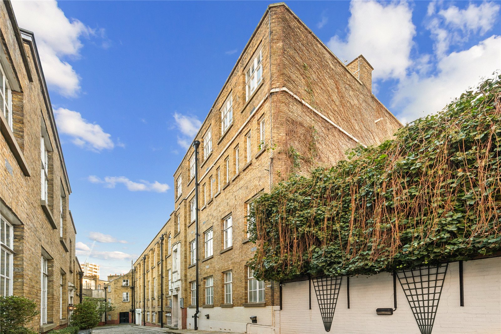 2 bedroom flat for sale 0