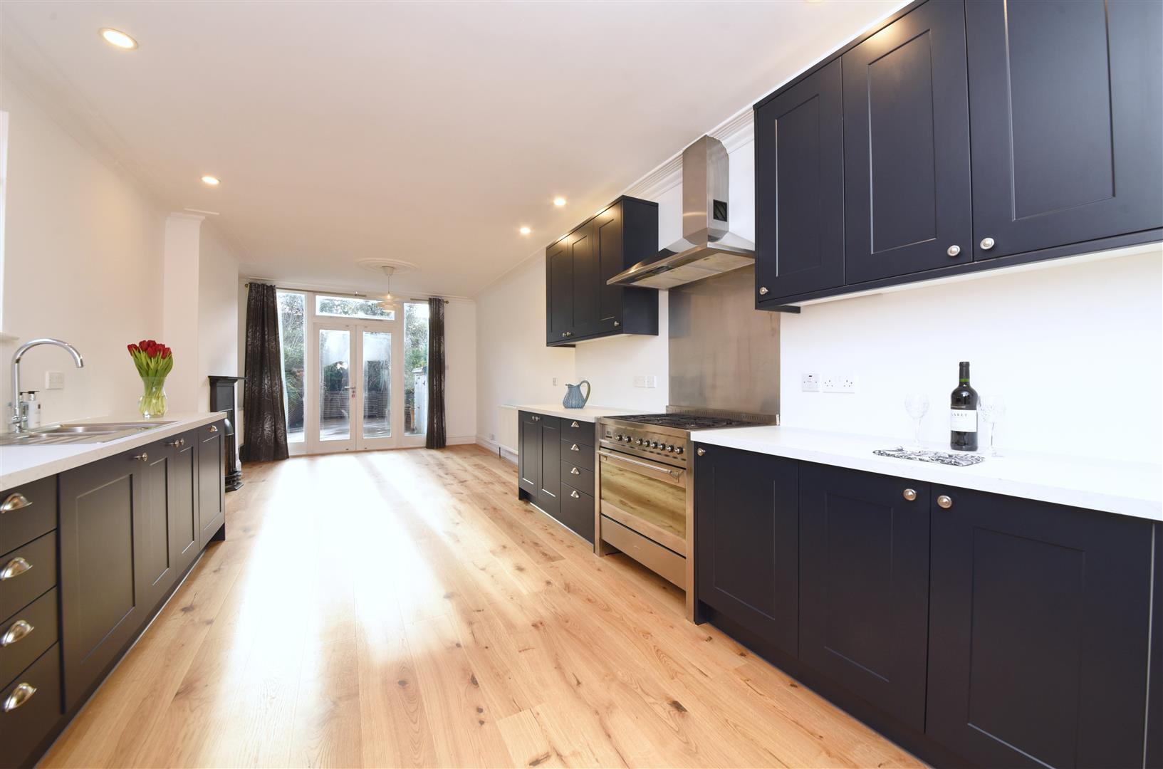 4 bedroom semi-detached house for sale 0
