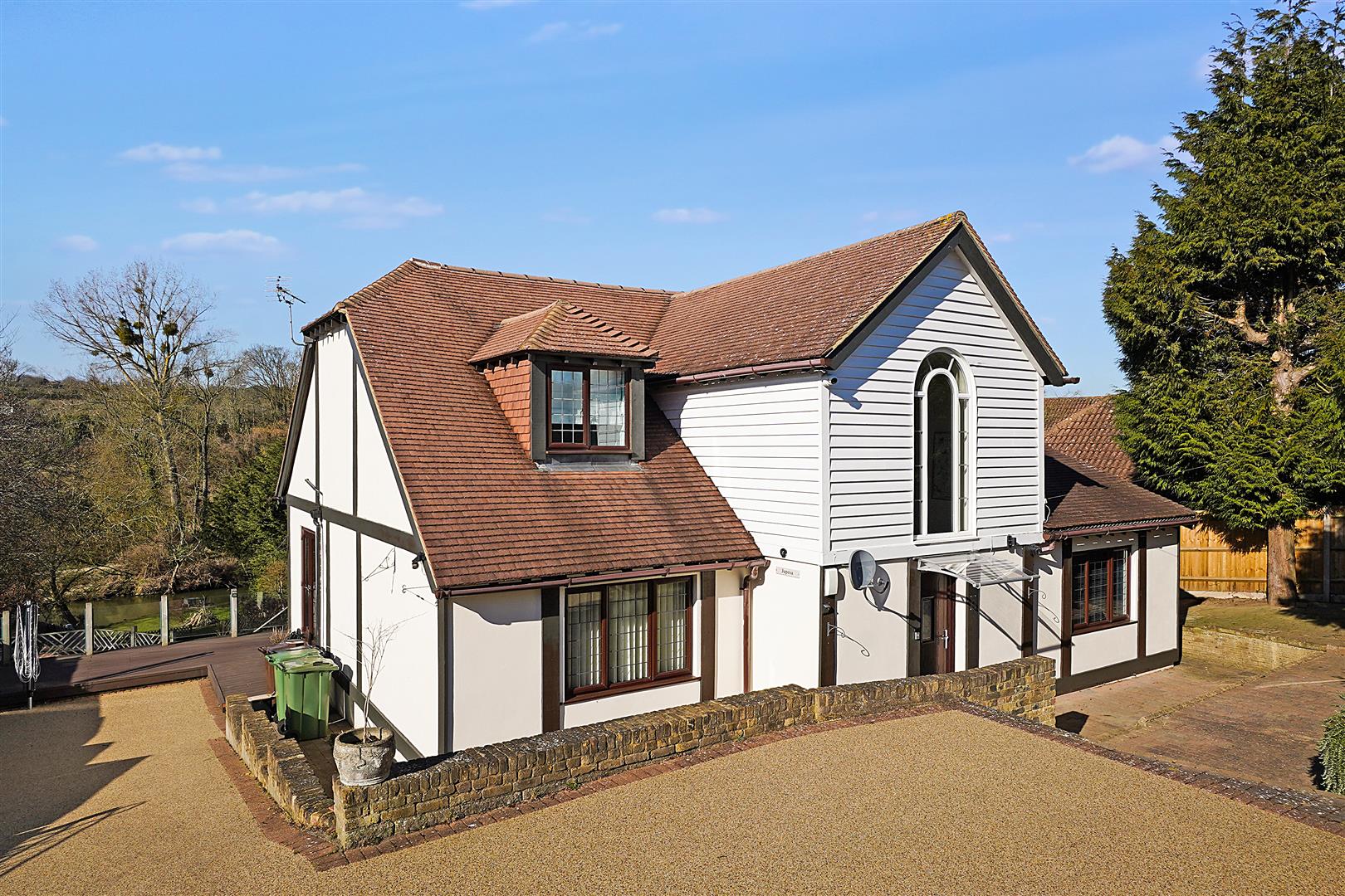 4 bedroom detached house for sale 0