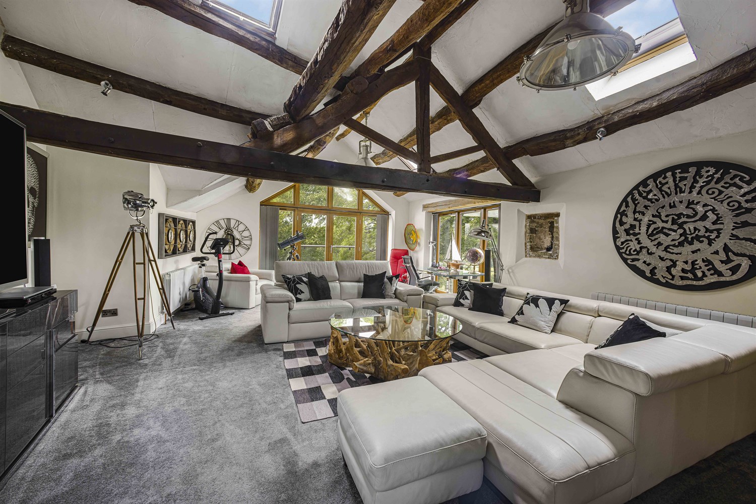 5 bedroom detached house for sale 0