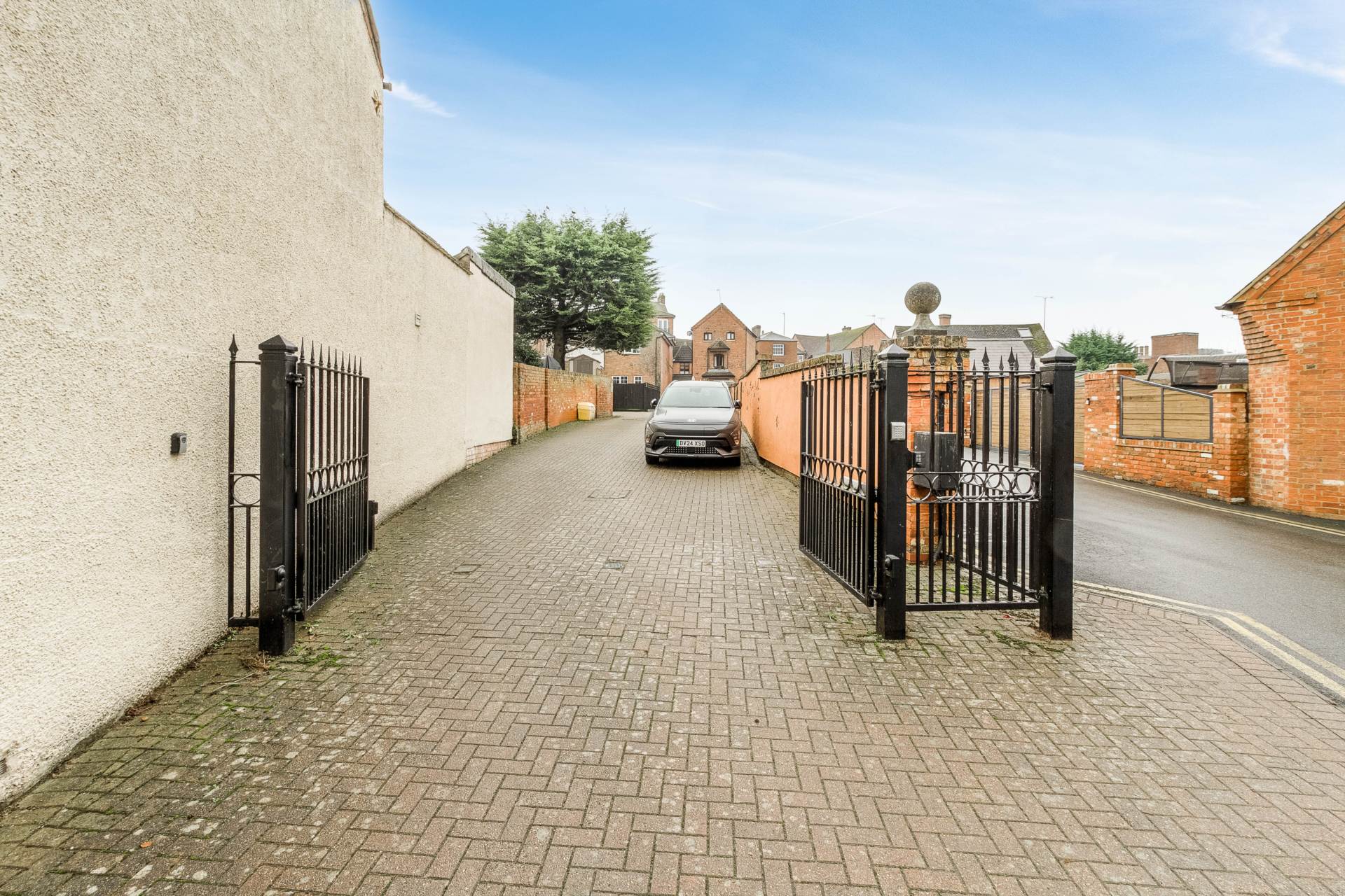 3, Clifton Court, Newport Pagnell photo 3