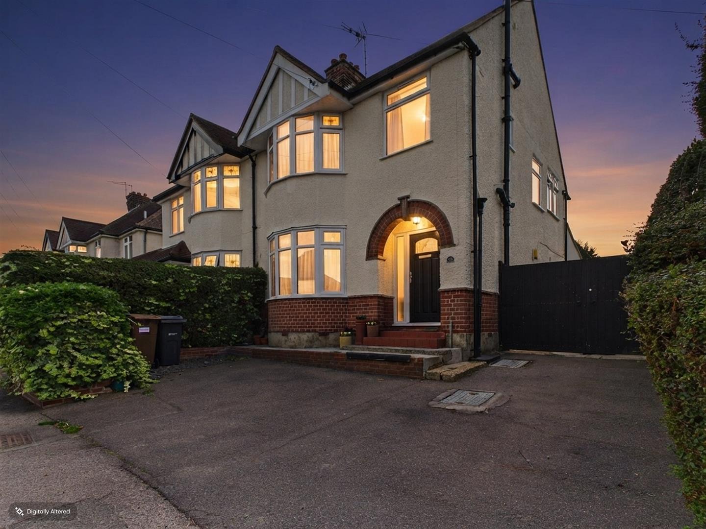 4 bed semi-detached house for sale