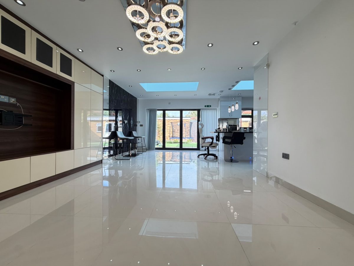 16 Room 3, The Crescent, Harrow photo 2