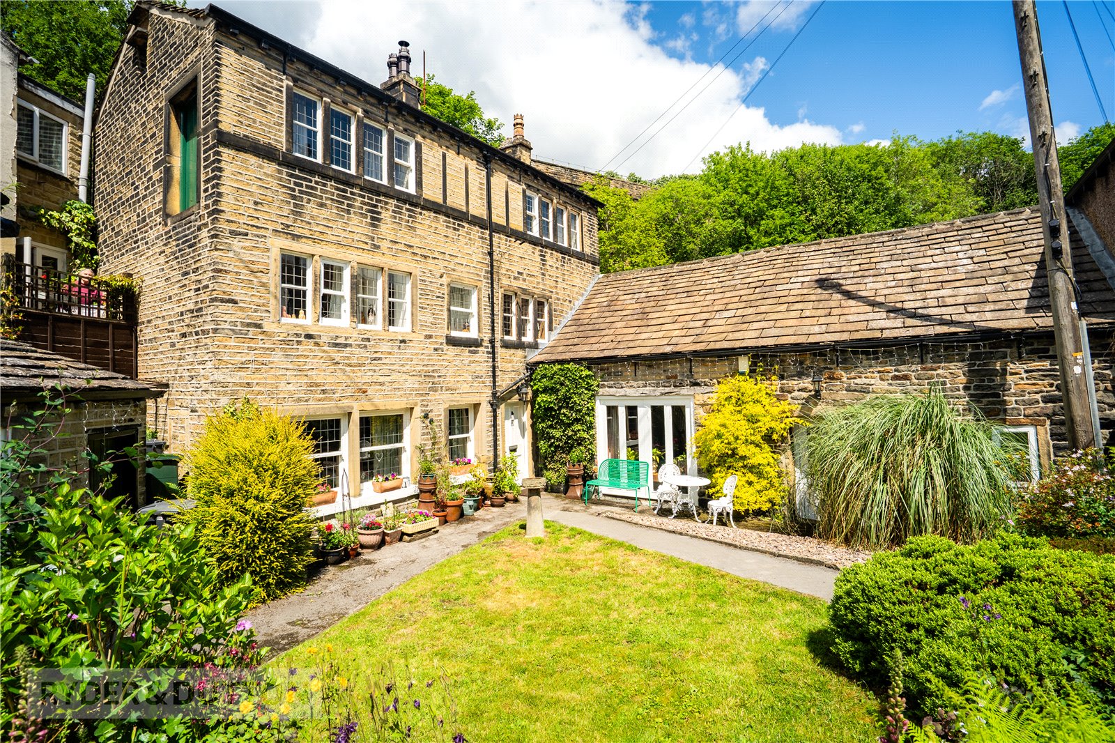 4-bed detached on The Cruck House, 11, Nabbs Lane, Huddersfield, £575,000