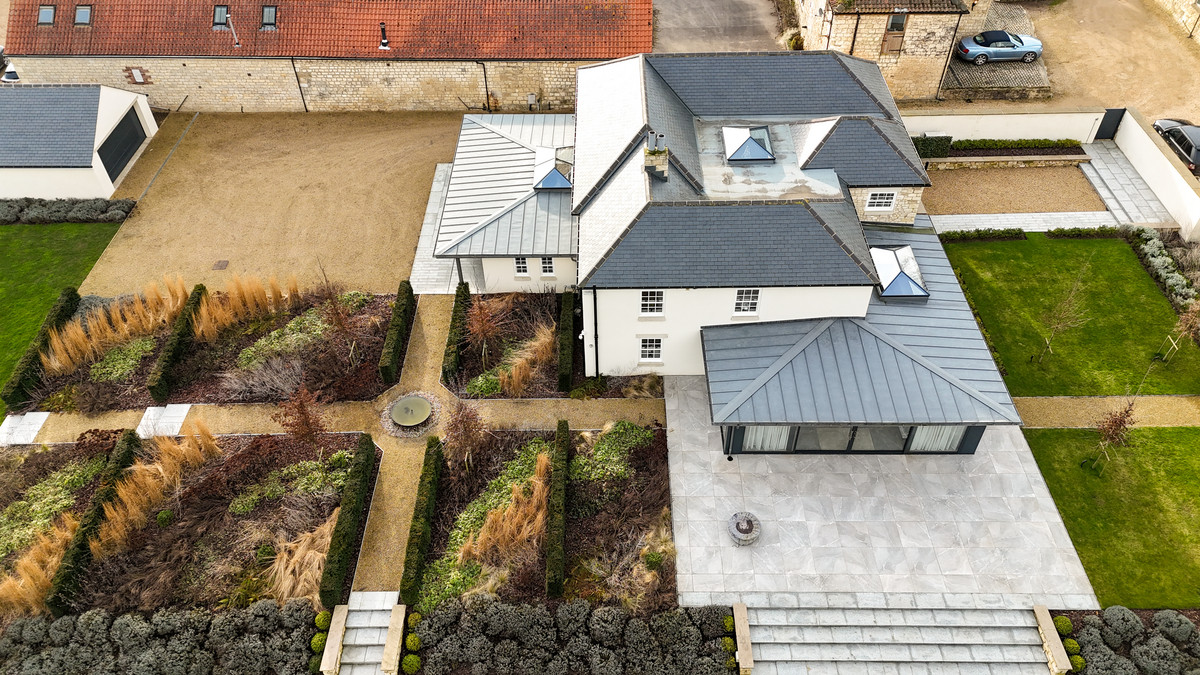 5 bedroom detached house for sale 0