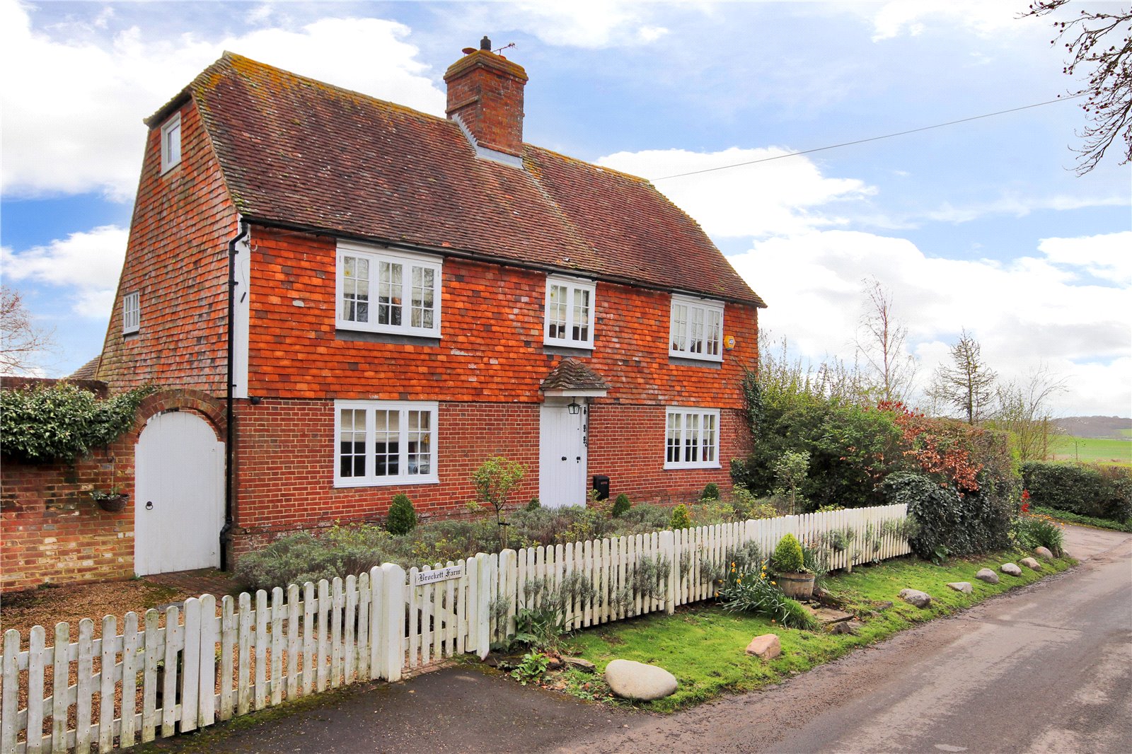 4 bedroom country house for sale 0