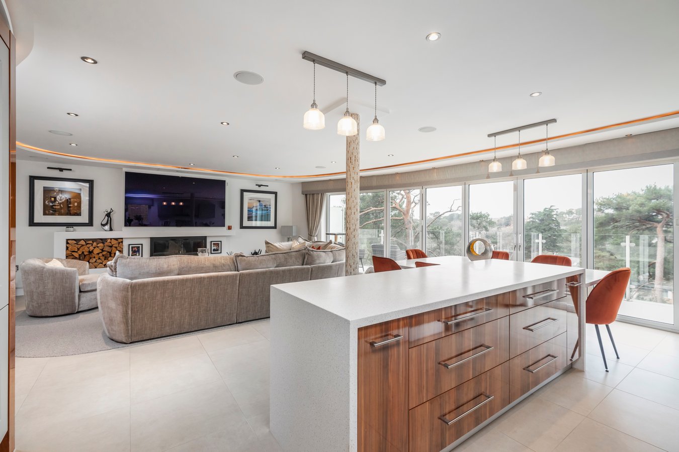 4 bedroom detached house for sale 0