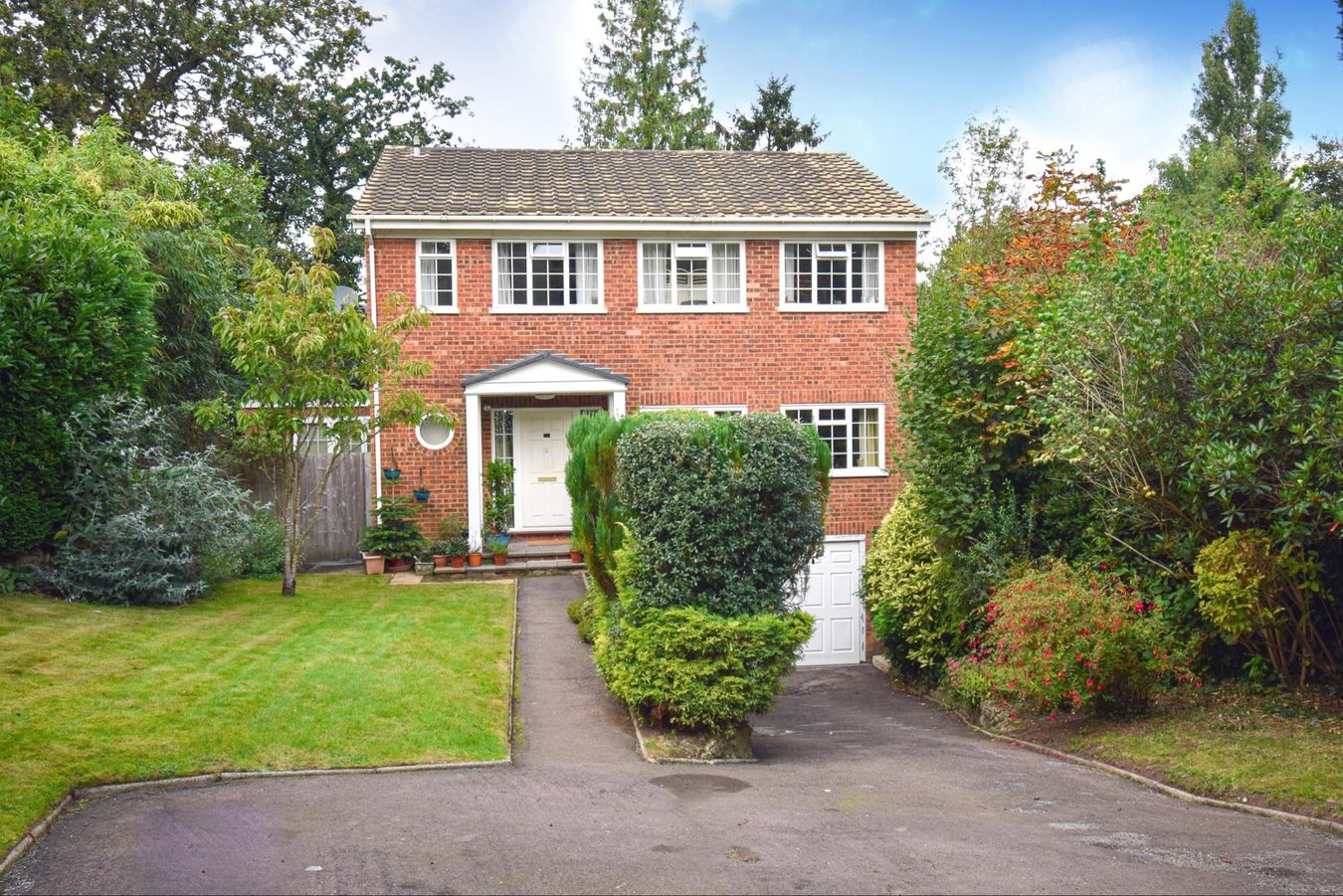 5 bedroom semi-detached house for sale