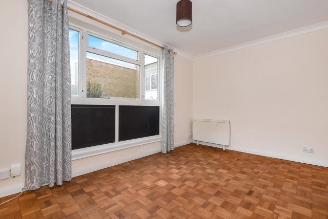 14, Effingham Court, Woking photo 4
