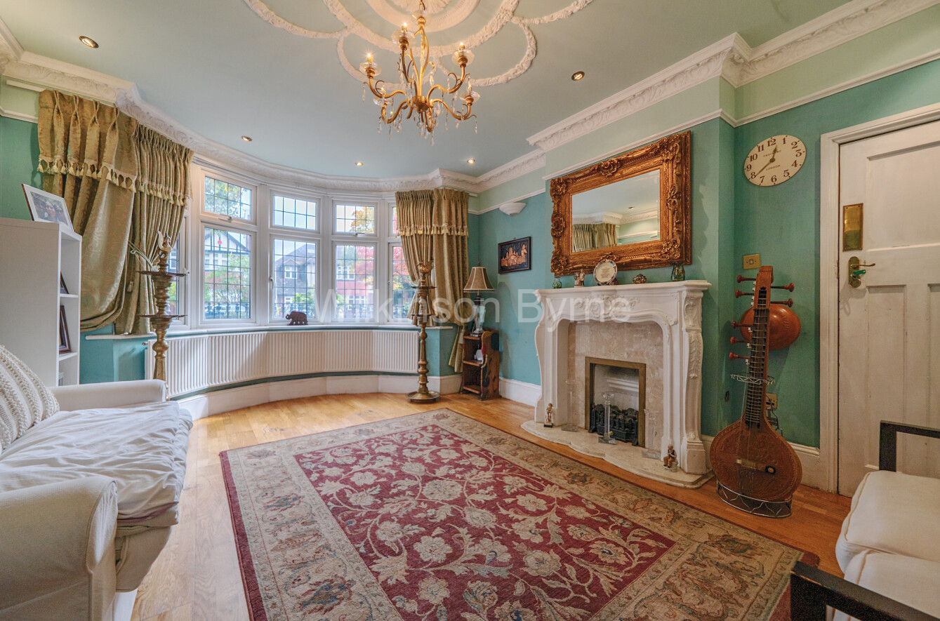 6 bedroom detached house for sale 0