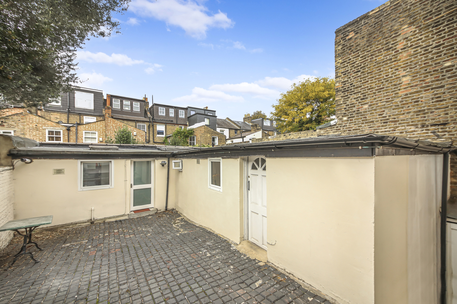 4 bedroom end terrace house for sale 0