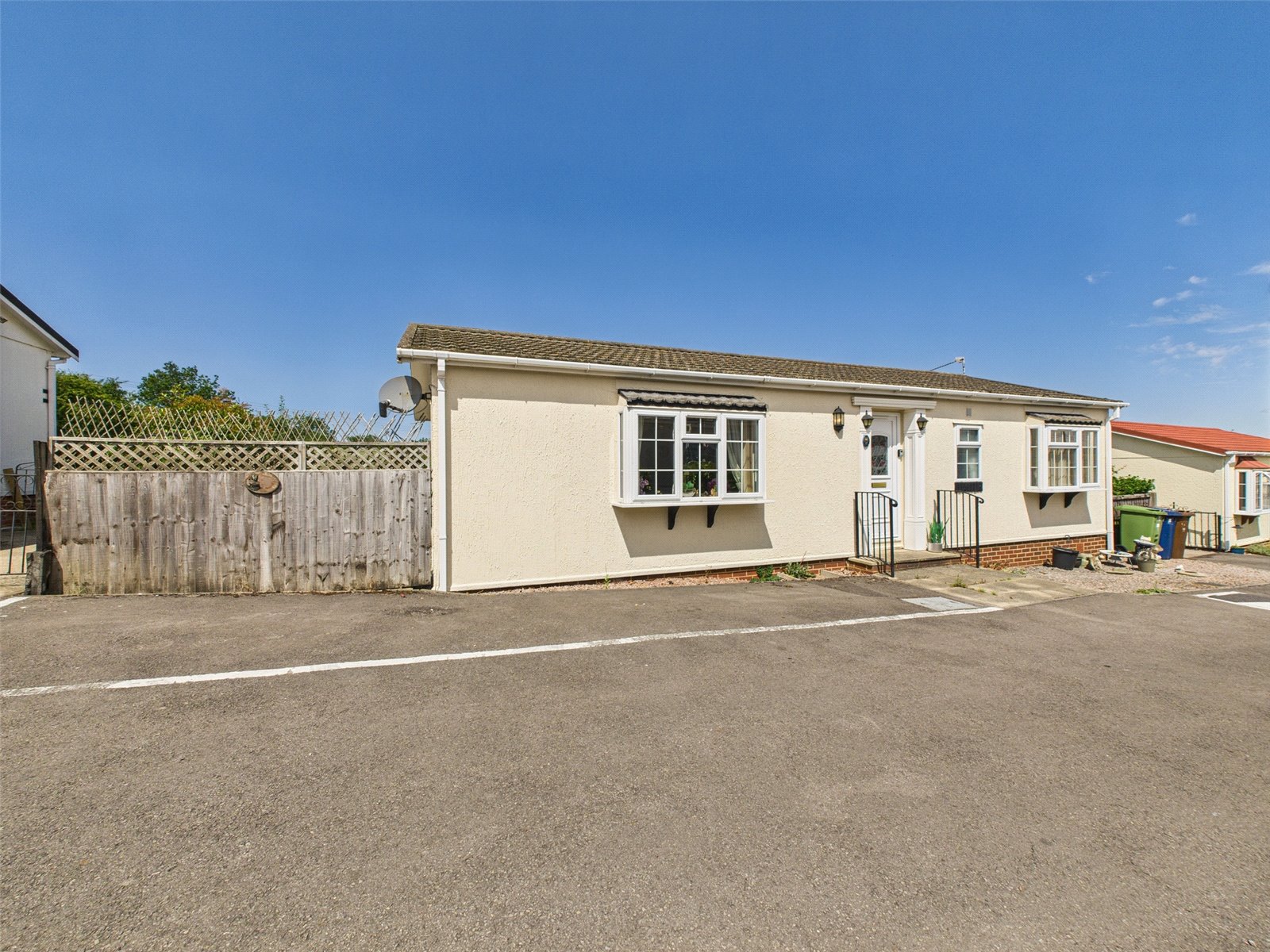 2-bed caravan on 20 Valley Park,, Bamfurlong Lane, Gloucestershire, £145,000