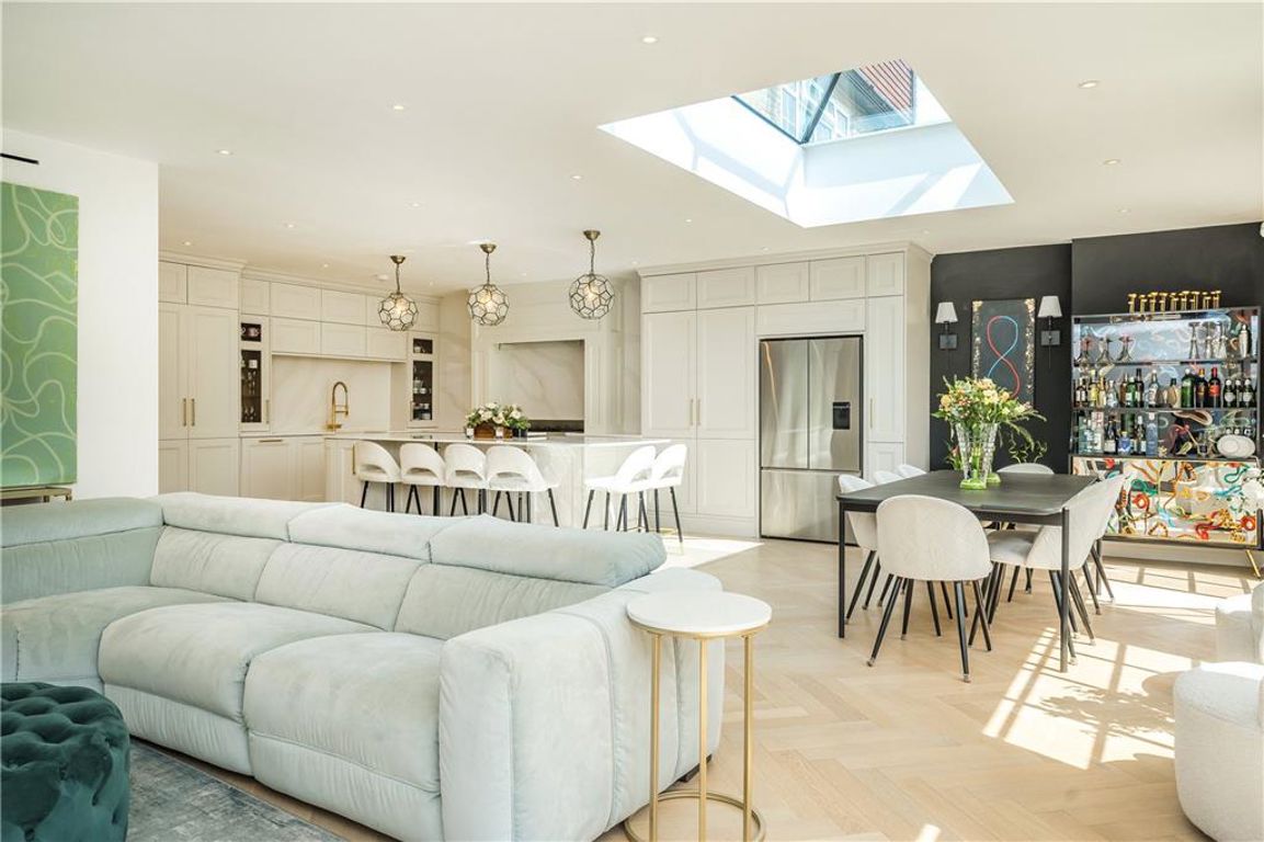 5 bedroom property for sale 0