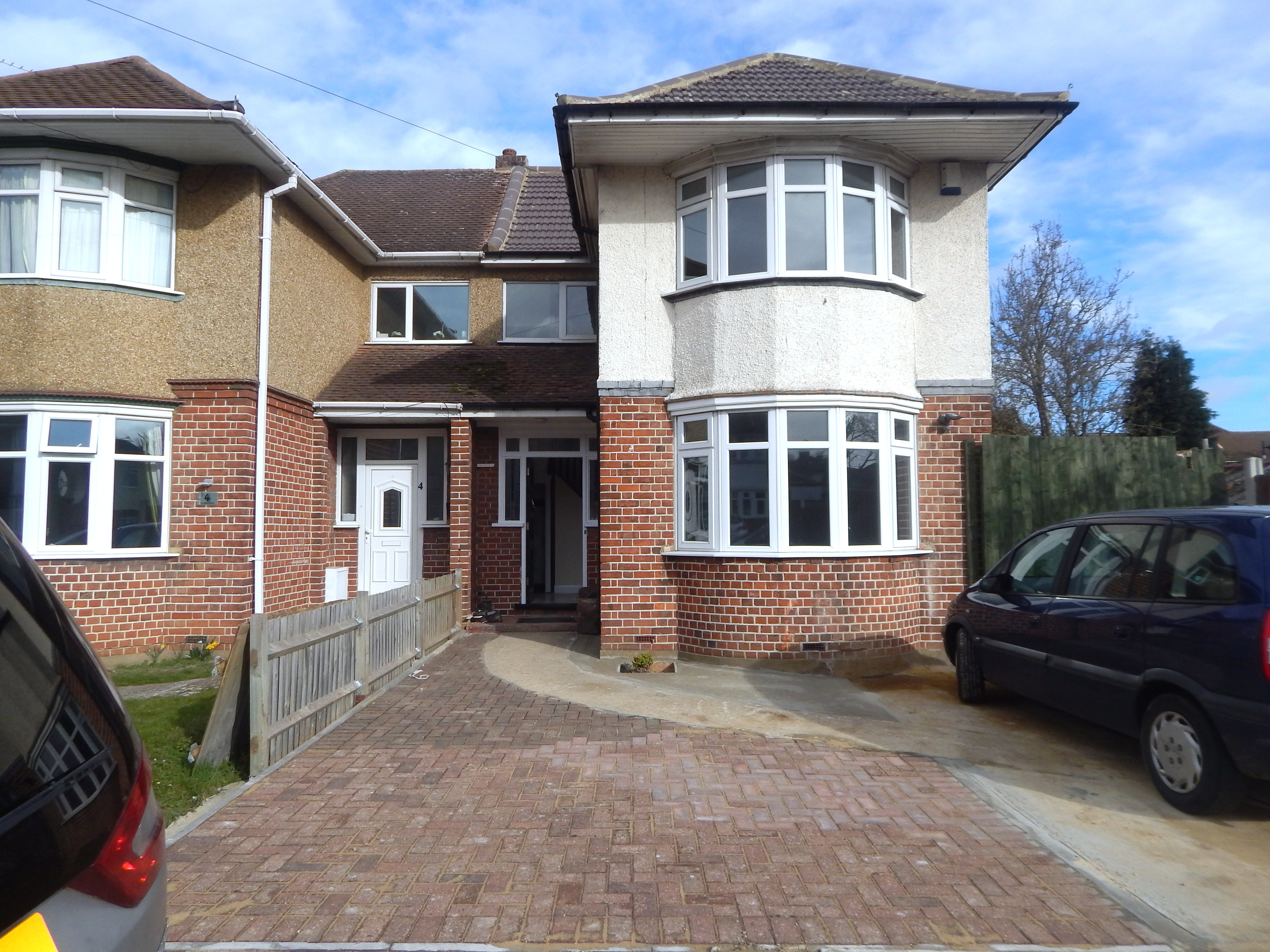 2, Longfield Drive, Luton photo 2