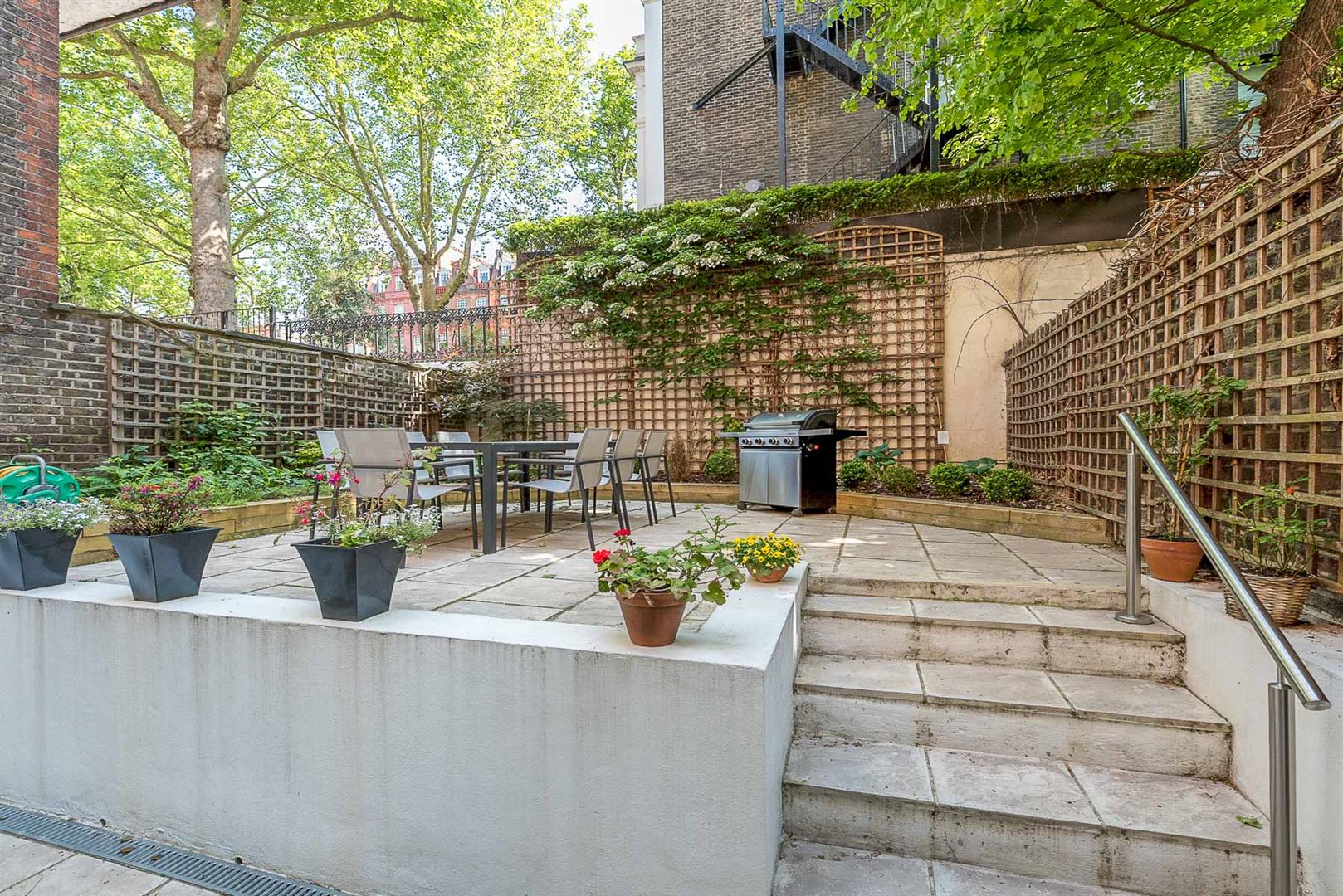 3 bedroom flat for sale 0
