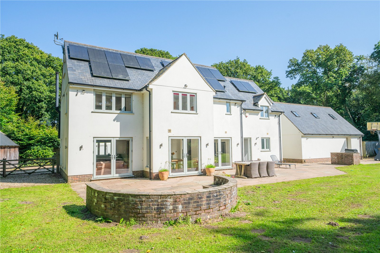 5 bedroom detached house for sale 0