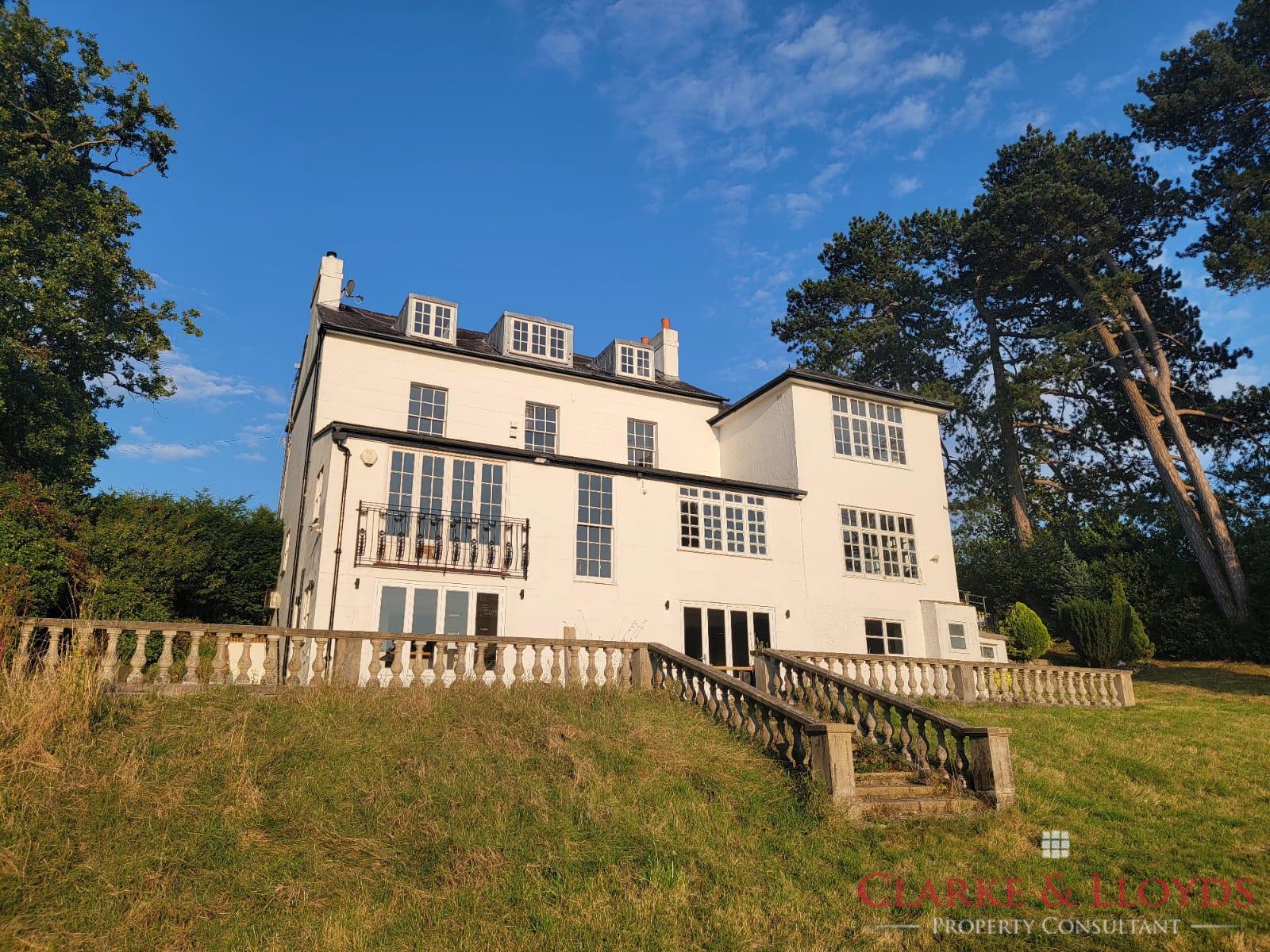 6 bedroom detached house for sale