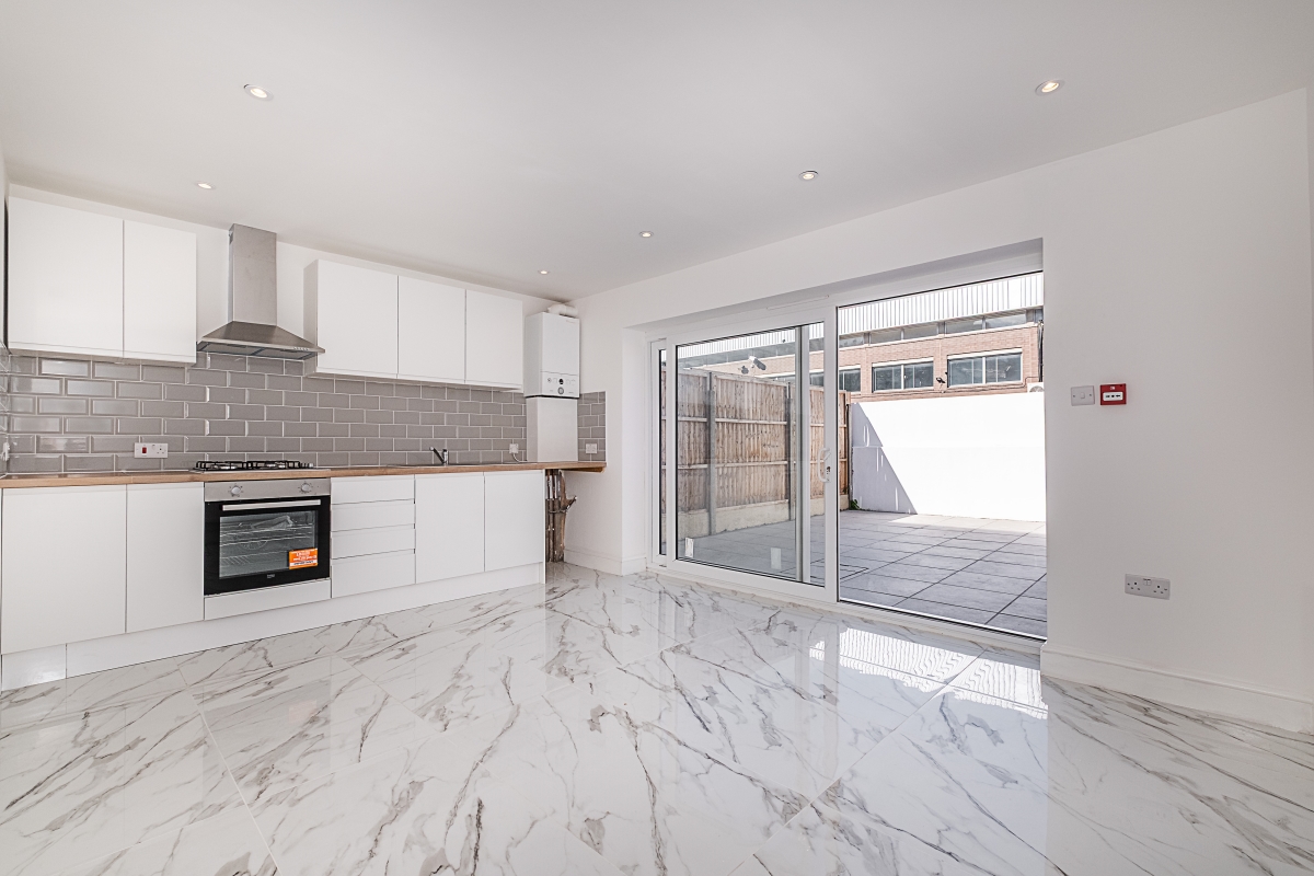 Flat 1, 32, Gambole Road, Tooting photo 2