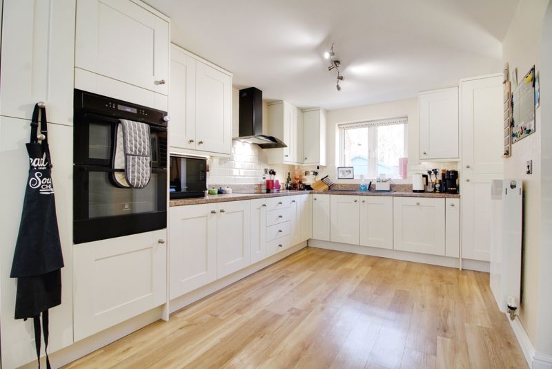 61, Bargroves Avenue, St Neots photo 3