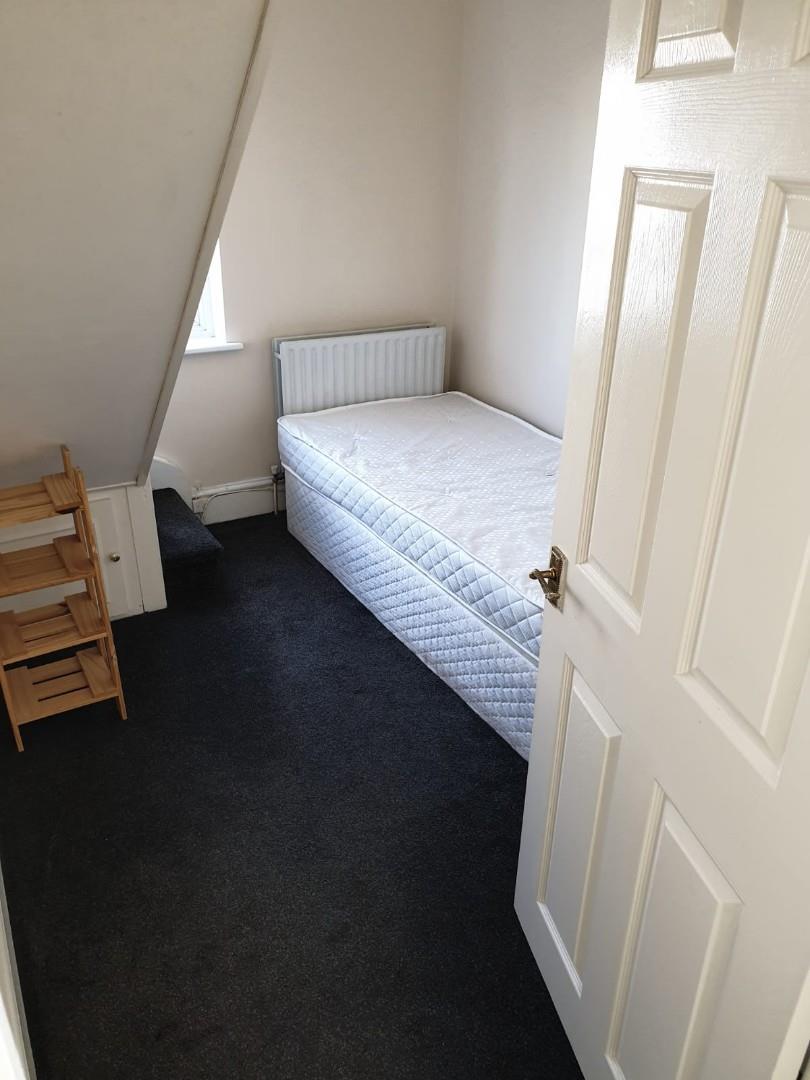 25, Sturgess Avenue, London photo 5