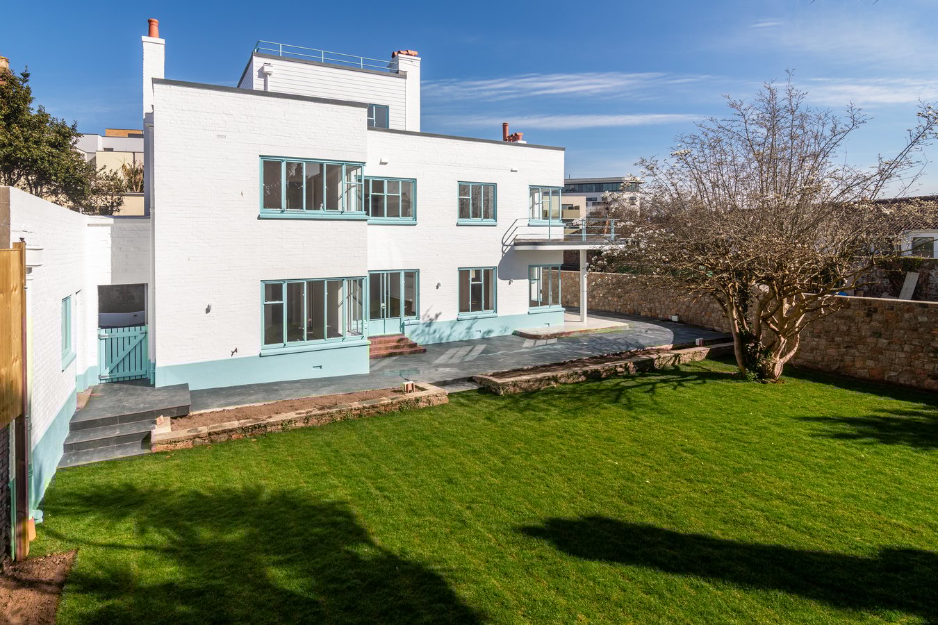 5 bedroom detached house for sale 0