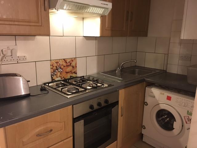 Osterley Crescent, Isleworth photo 5