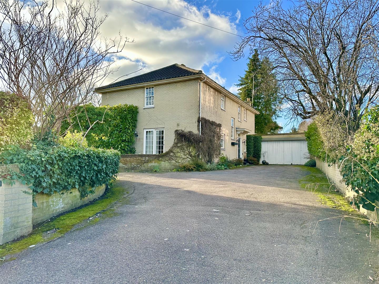 Photos of Hillwood Grove, Hutton Mount, Brentwood CM13 66382604