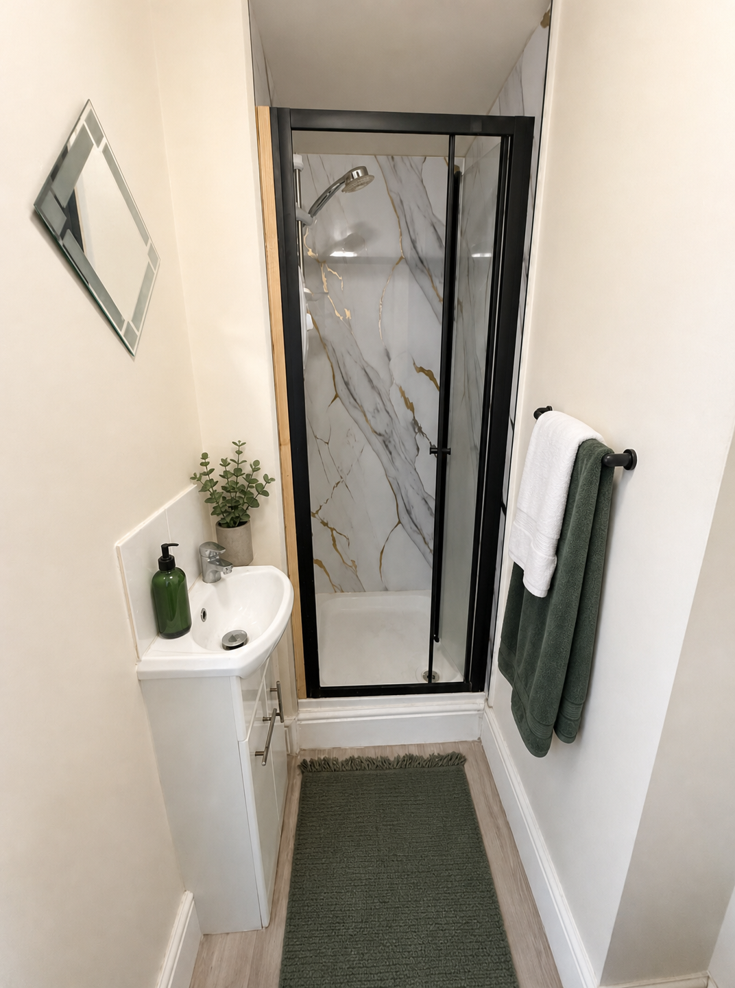 Room 3, 165 Harlaxton Road, Grantham photo 5