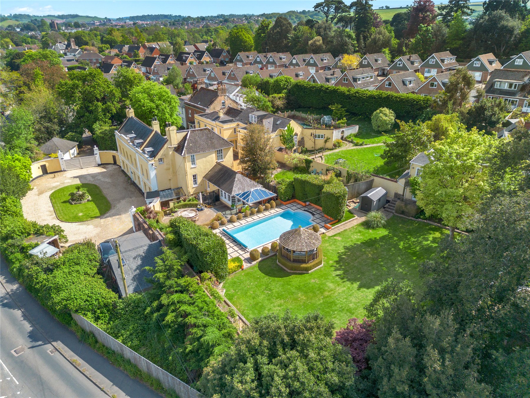 4 bedroom semi-detached house for sale 0
