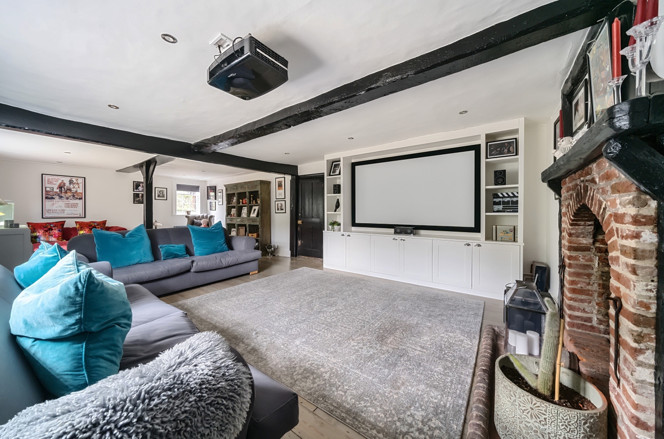 6 bedroom detached house for sale 0