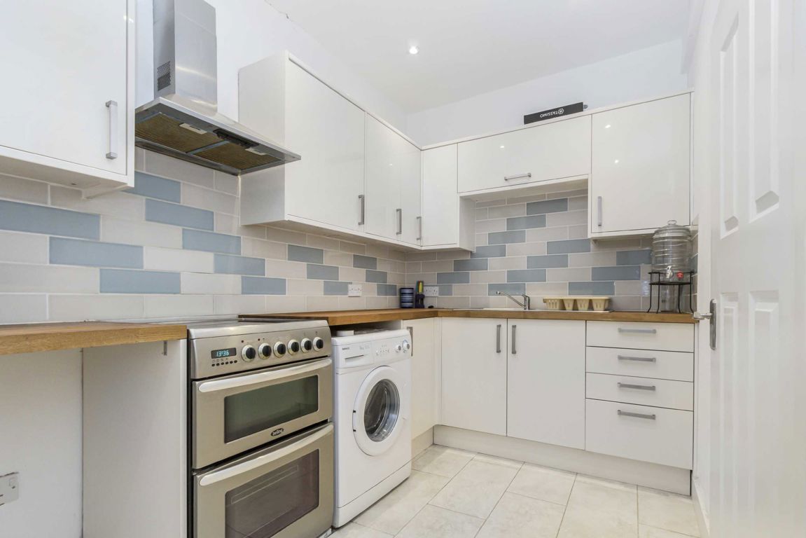Basement Flat, 78, Broad Street, Teddington photo 5