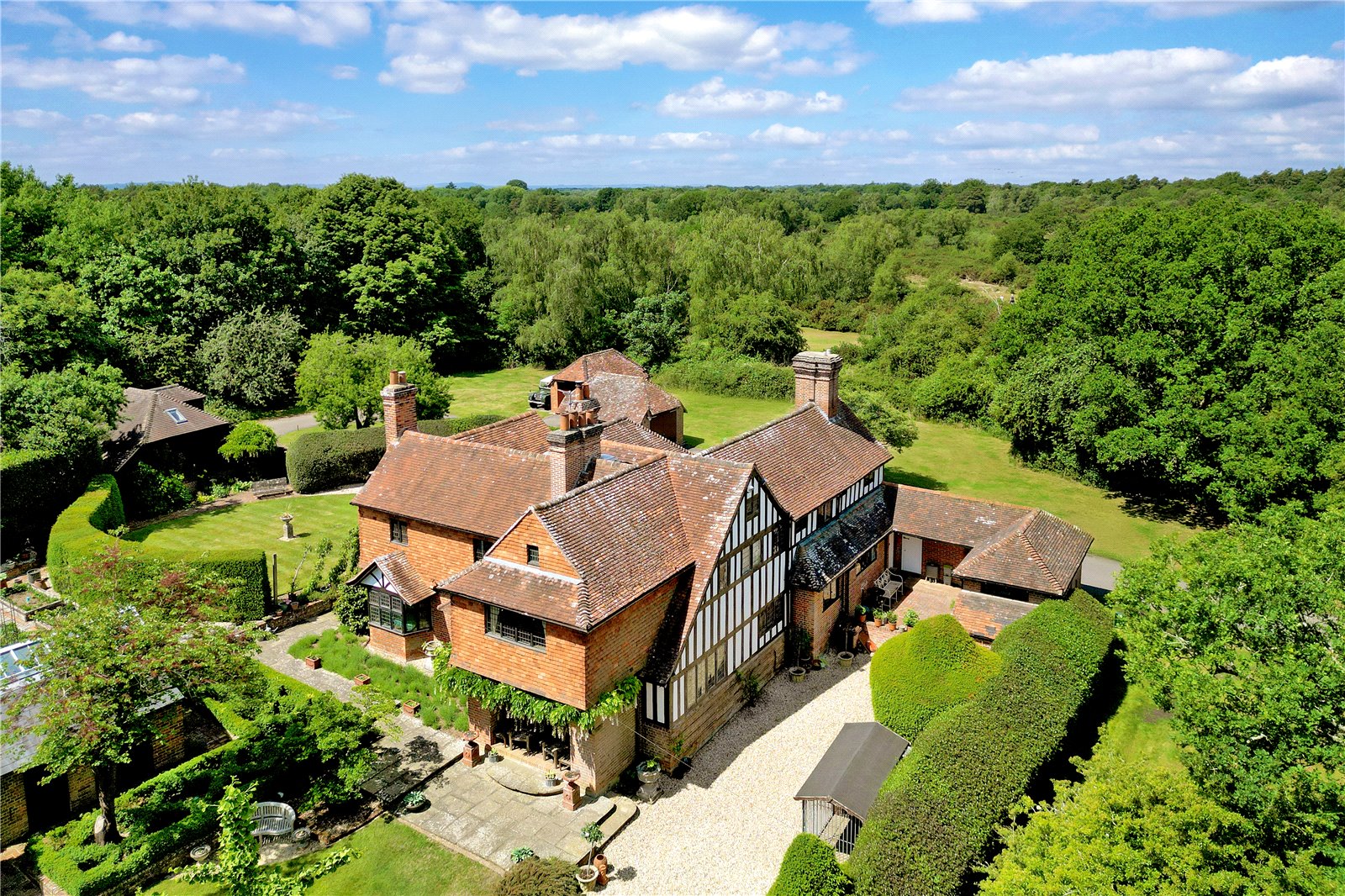 5 bedroom detached house for sale 0