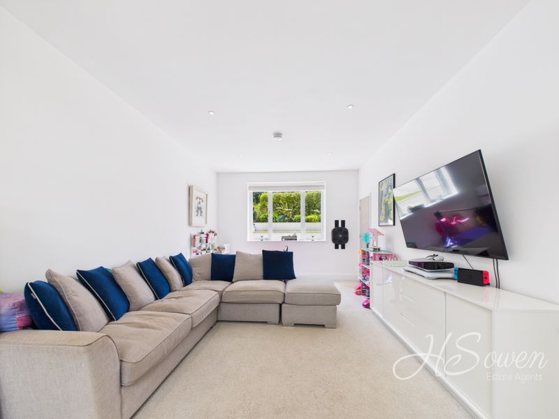 4 bedroom detached house for sale 0