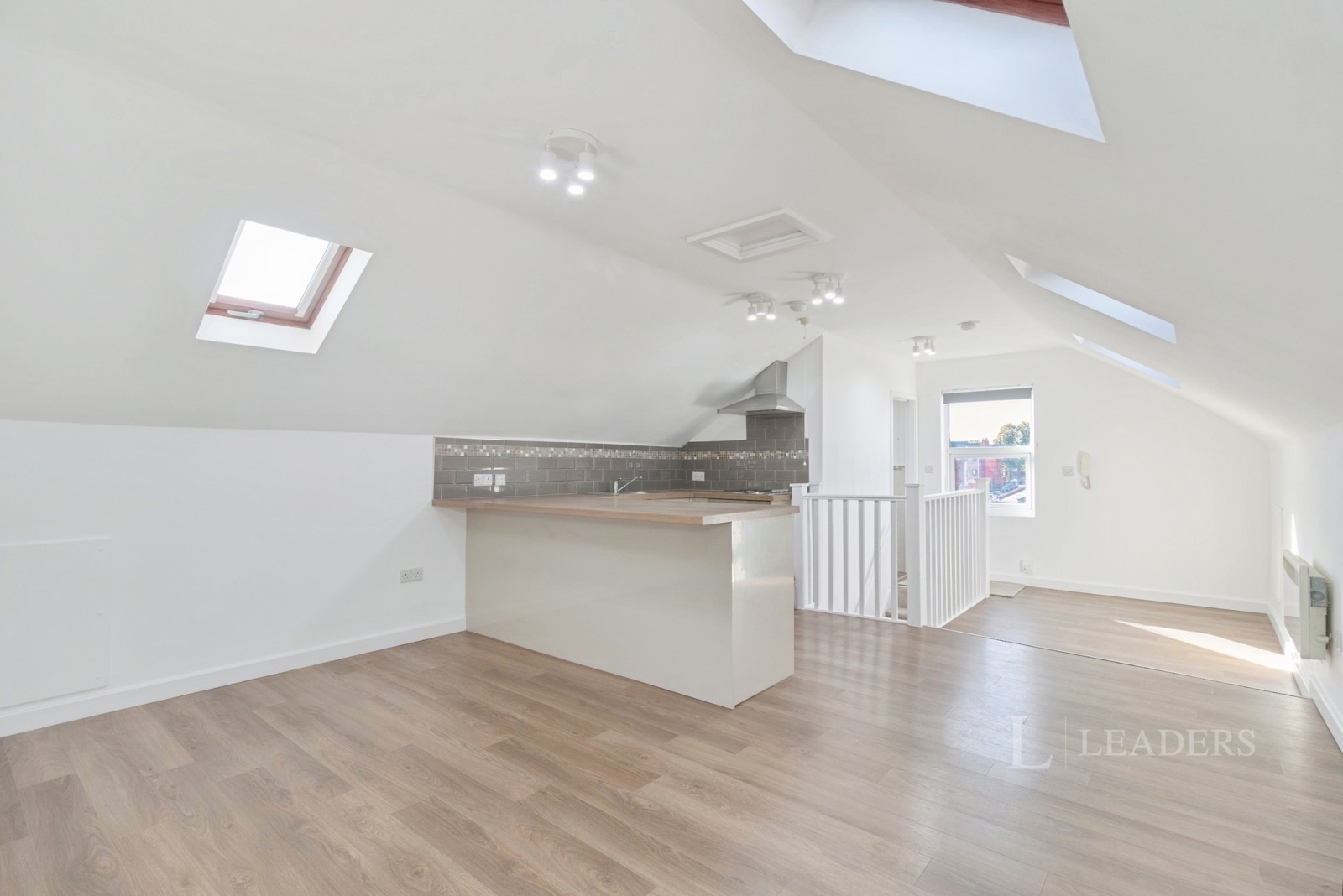 Flat 2, 24a, Wharncliffe Road, Leicestershire photo 4