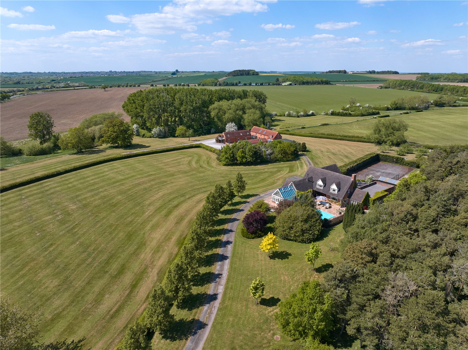 4 bedroom equestrian property for sale 0
