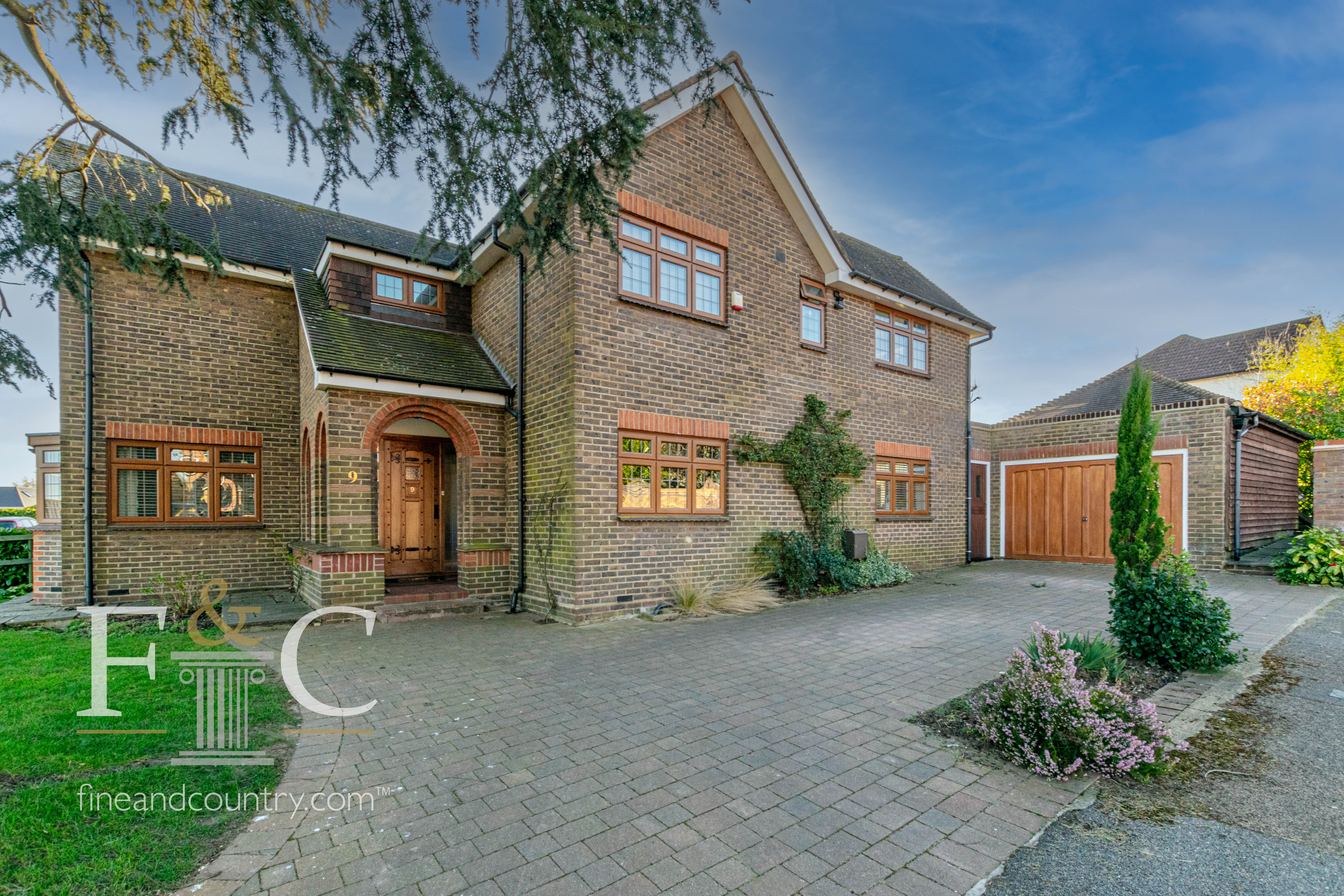 5 bedroom detached house for sale 0