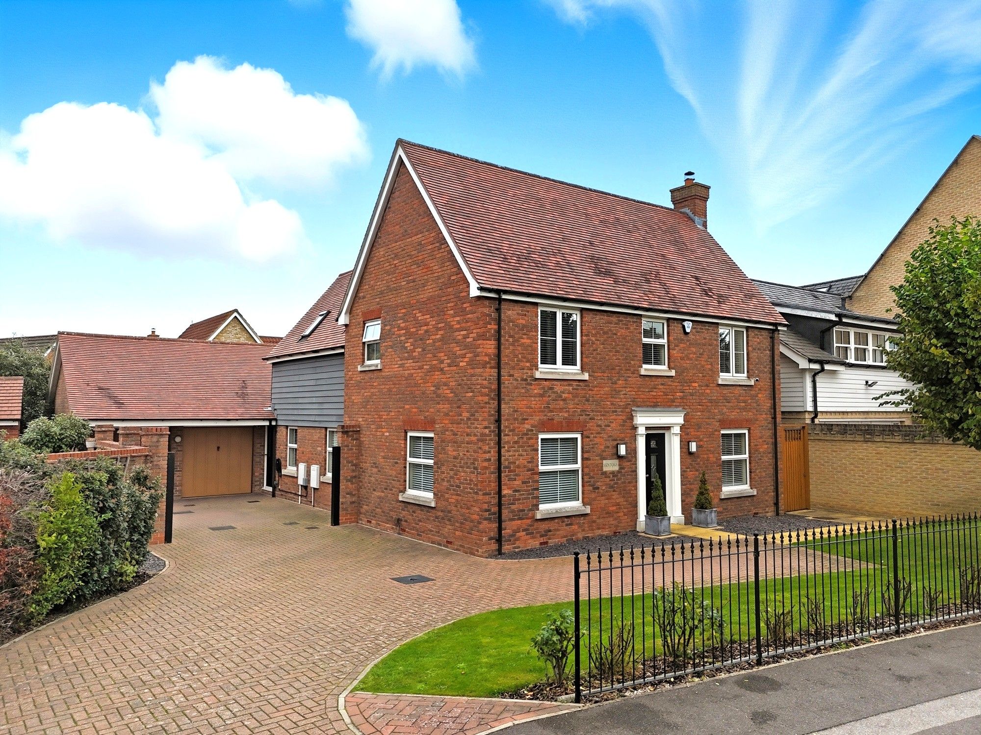 4-bed house on Sentosa Queenborough Lane, Braintree, £650,000