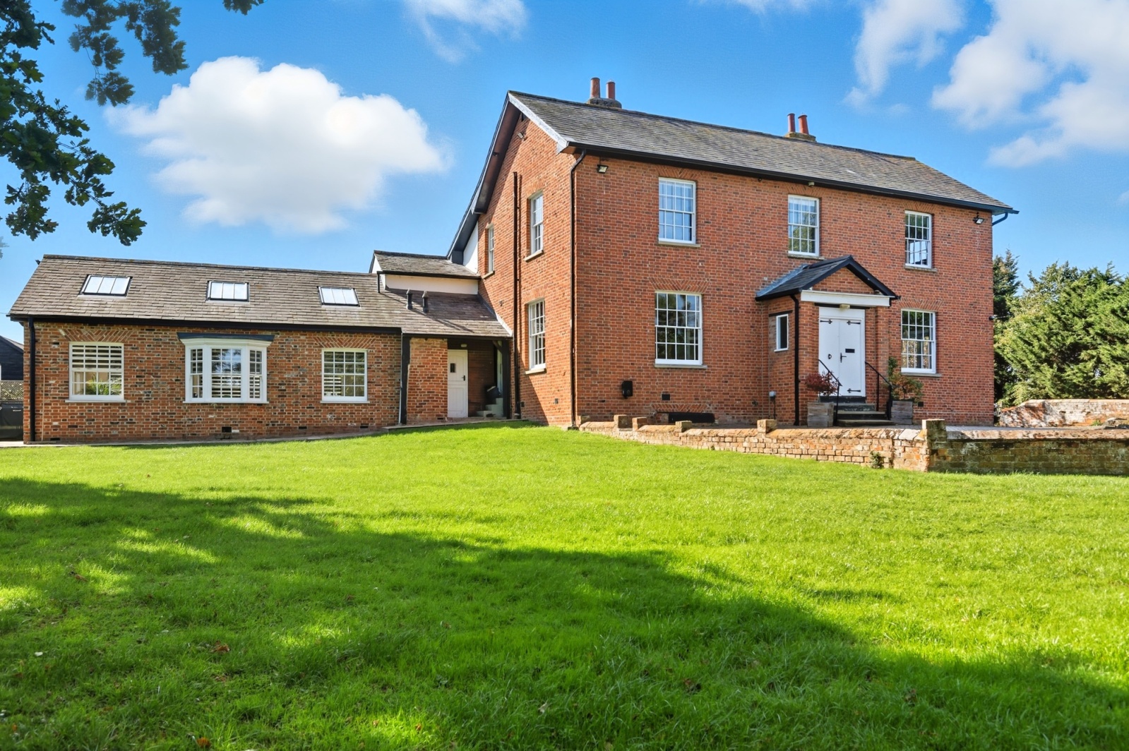 5 bedroom detached house for sale 0