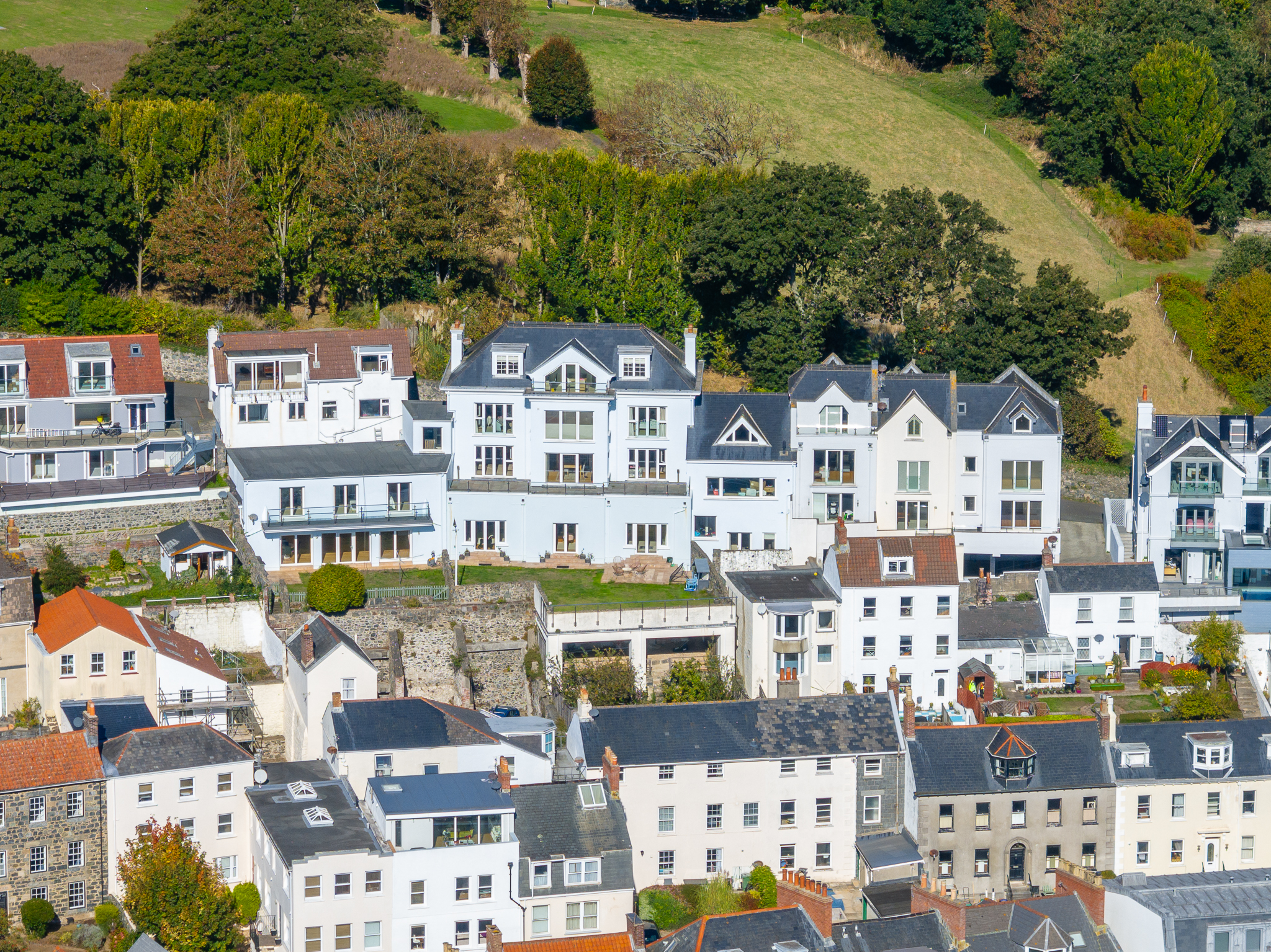 8 bedroom detached house for sale 0