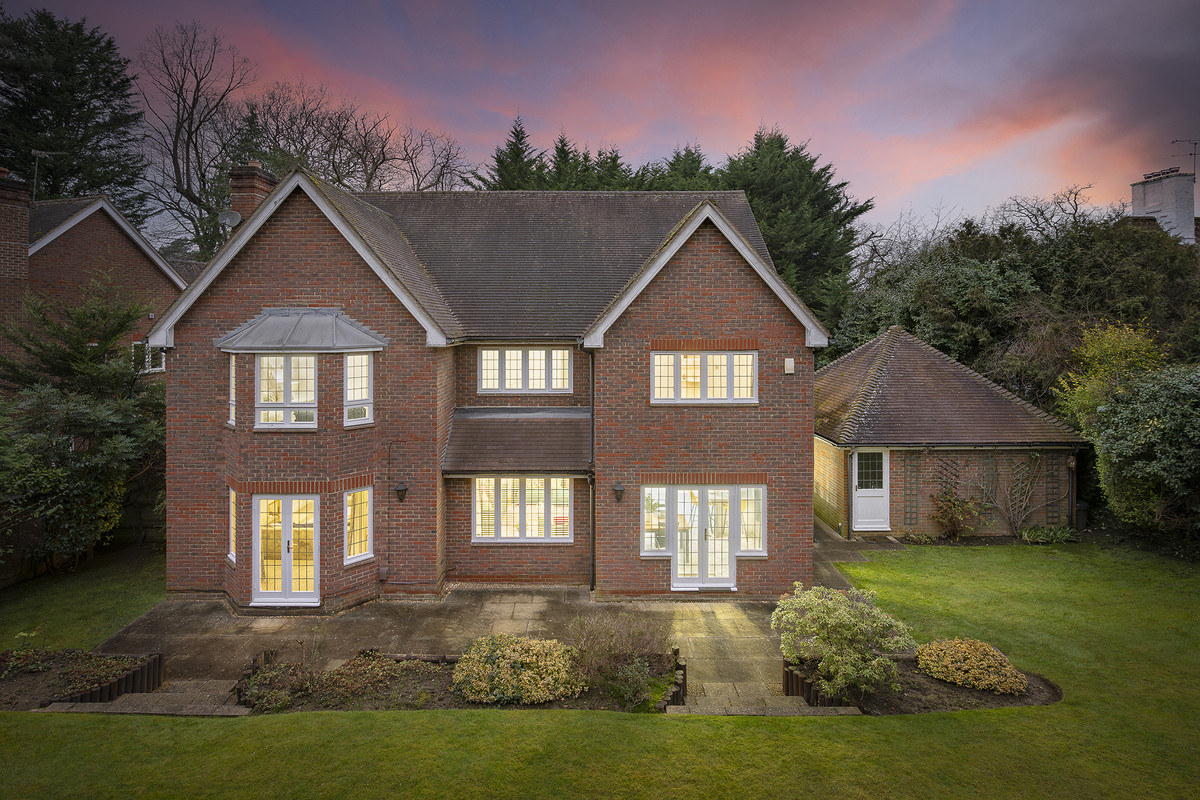 4 bedroom flat for sale