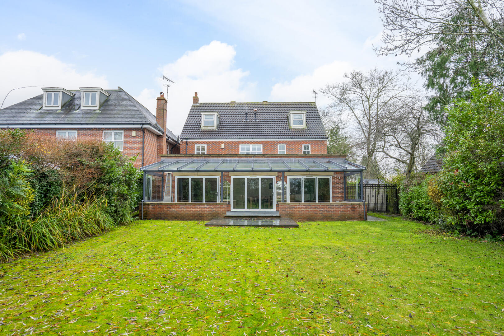 6 bedroom detached house for sale 0