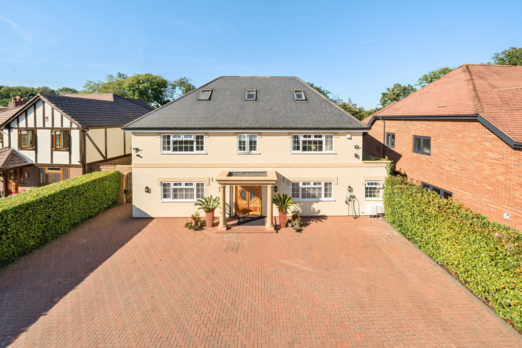 14 bedroom semi-detached house for sale