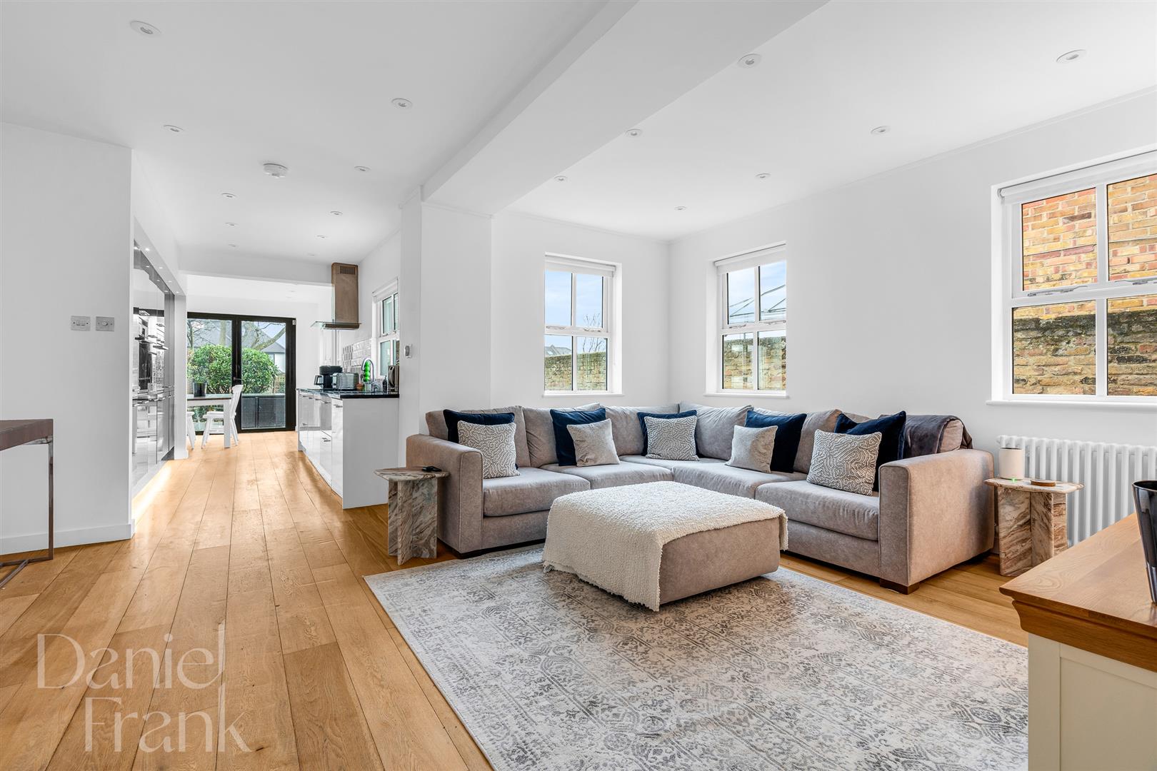 4 bedroom semi-detached house for sale 0