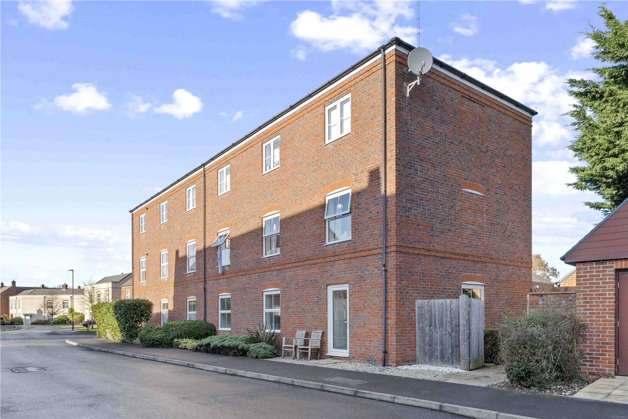 2-bed flat on 20 The Halt, Chichester, £170,000