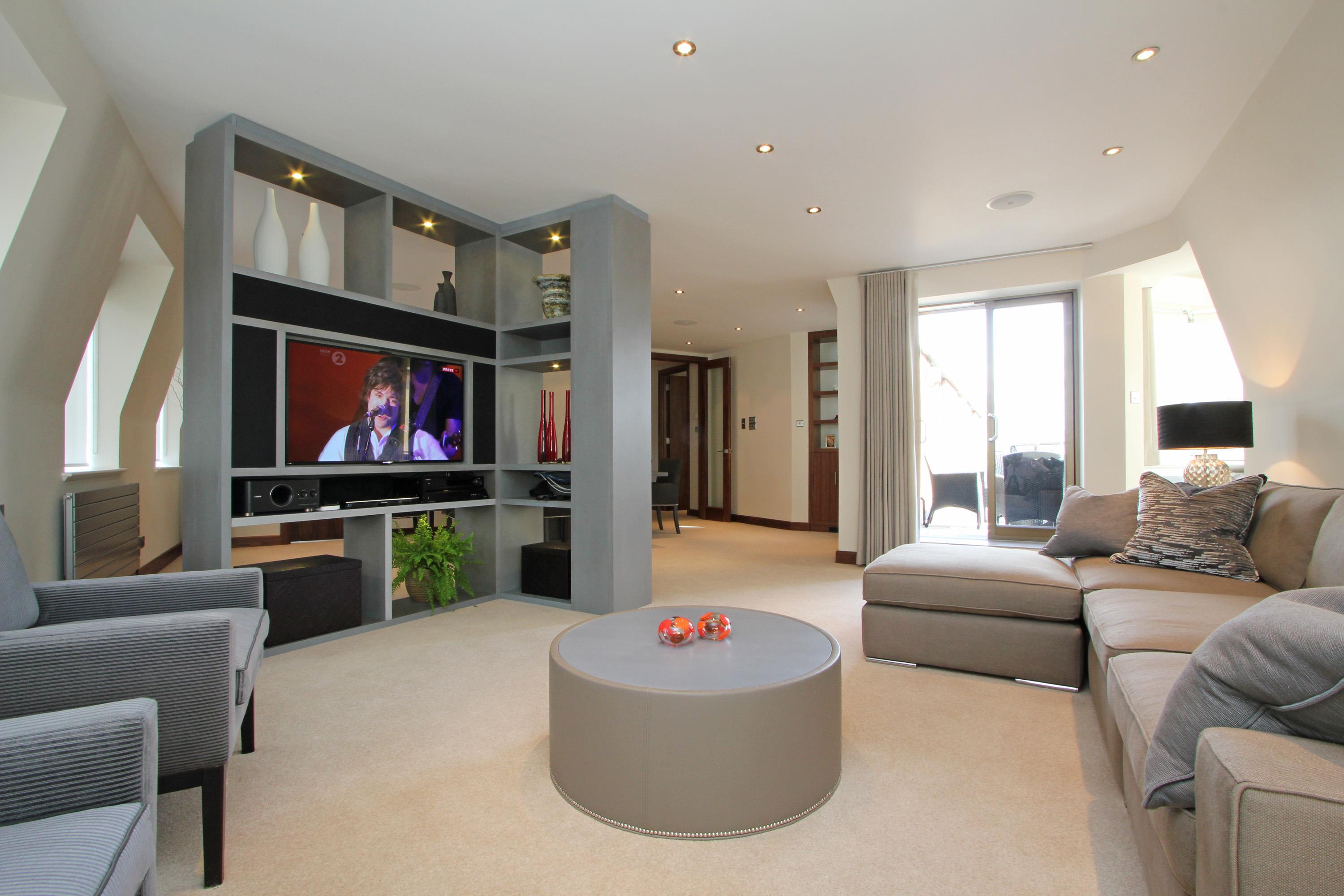 Flat 15, Tarnbrook Court, 9, Holbein Place, London photo 2