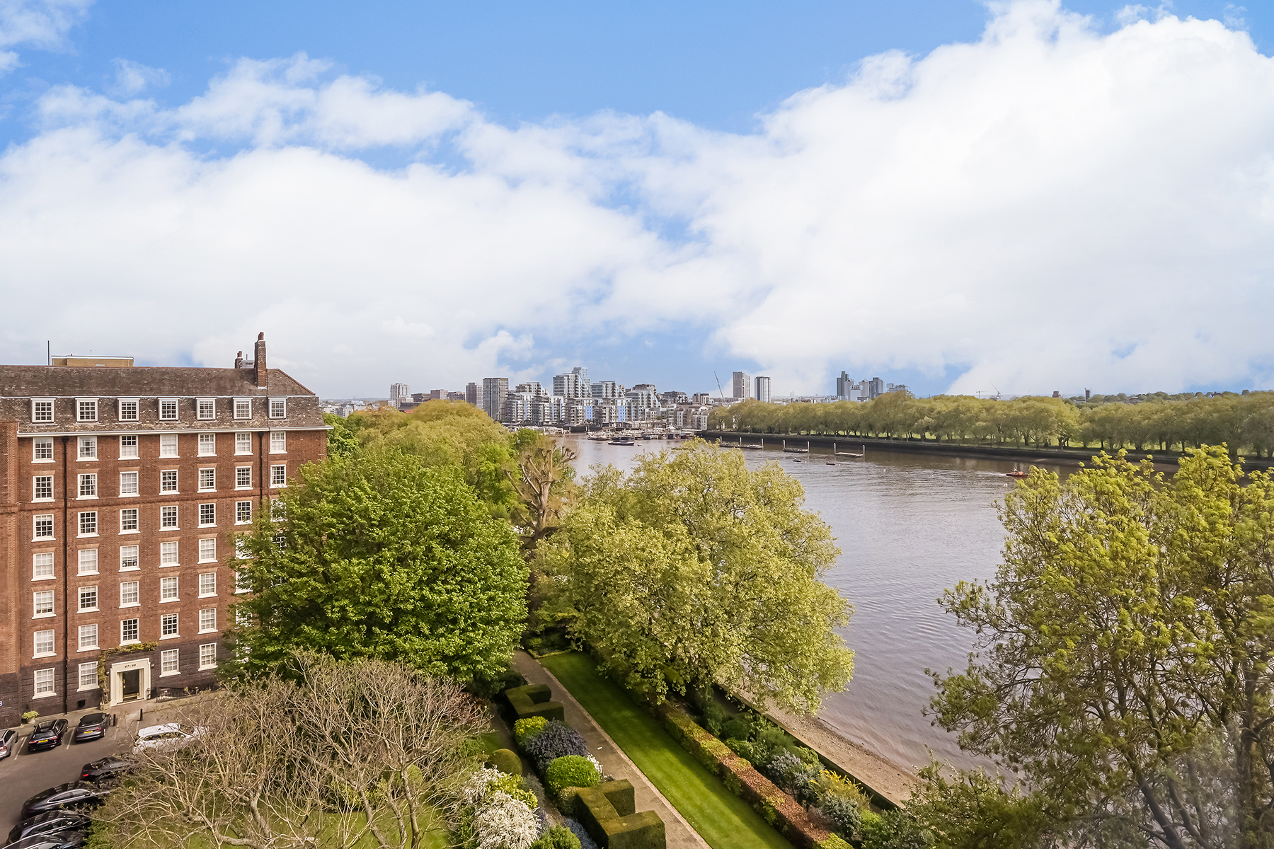 4 bedroom flat for sale 0