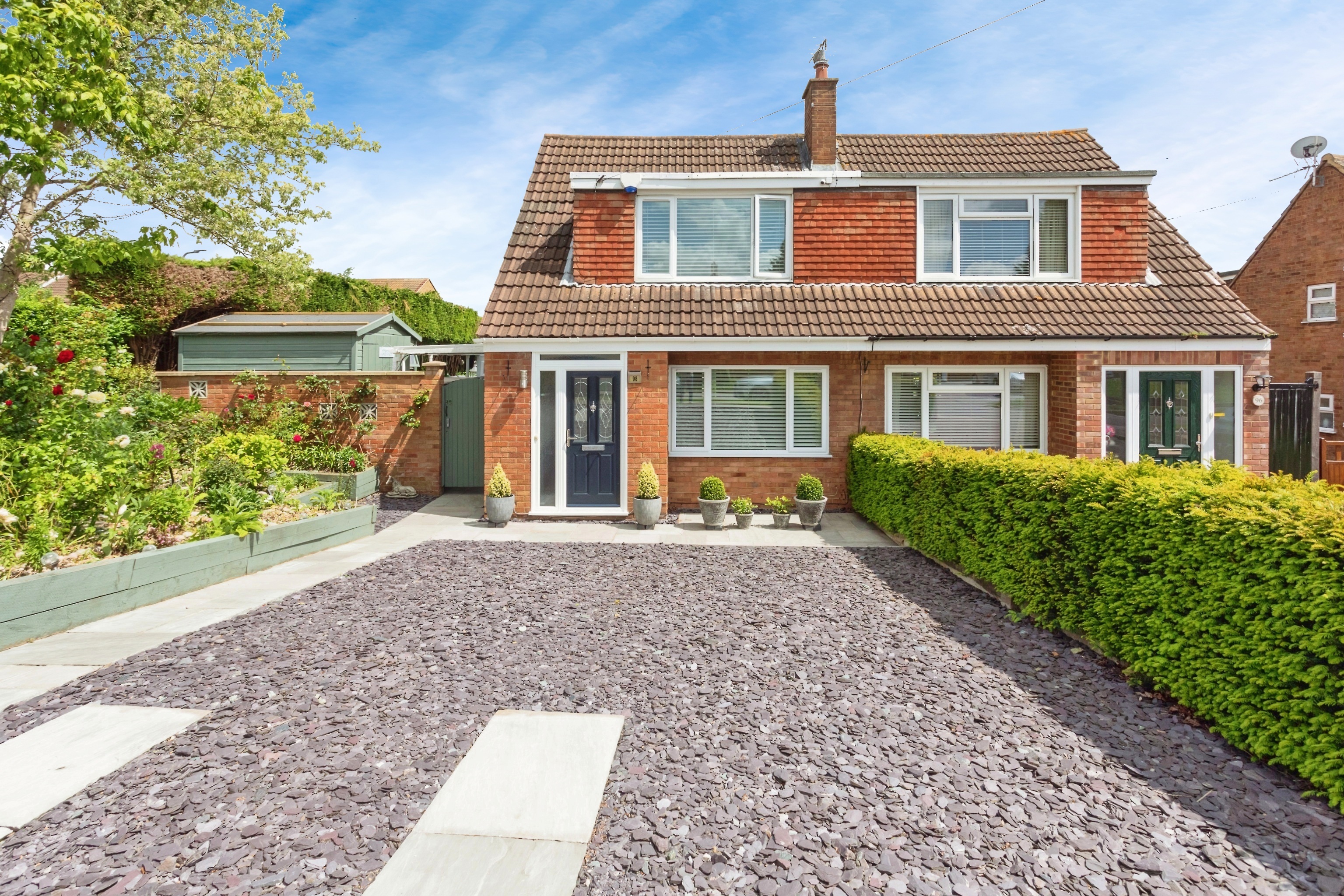 98, Milton Grove, Milton Keynes photo 2