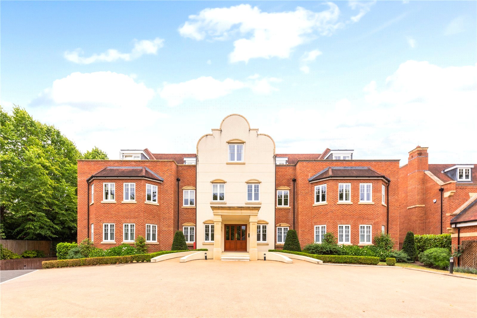 4 bedroom flat for sale 0