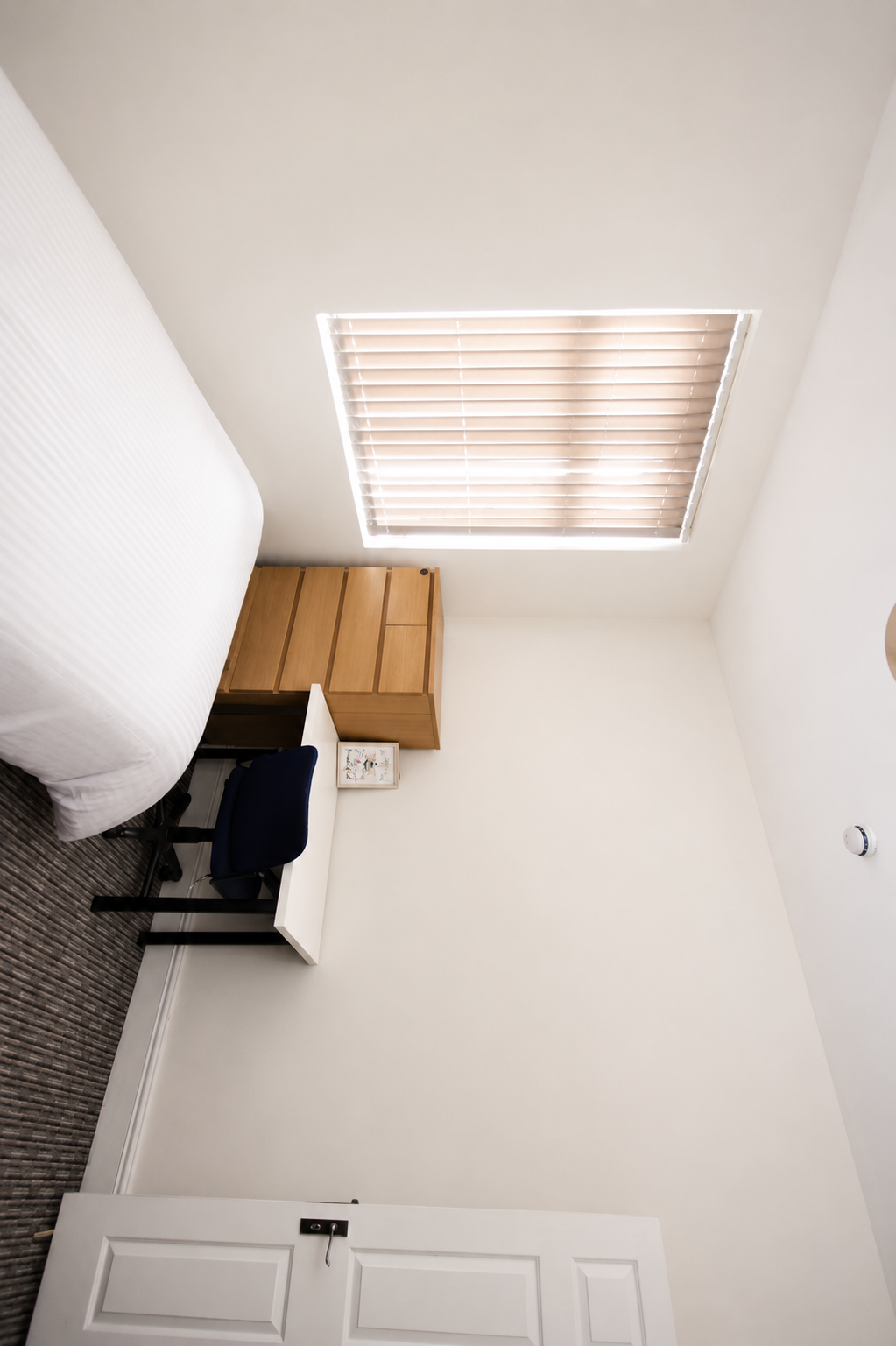 Room 3, 9 Carlton Road, Salford photo 5
